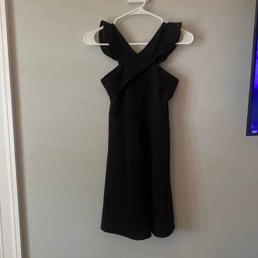 Black Cross-neck Mid-length Dress